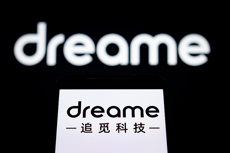 追觅科技造车能不能在小众赛道突围，现在看真的是机遇和坑各占一半。
2026年它直接在演唱会上甩出星际穿越品牌的三款SUV，从30万到60万价位全覆盖，硬派越野和六座豪华旗舰都踩中了当前车市的热点，还放出自进化能量回收系统这种黑科技，号称能把回收效率提18%、高速续航多12%，光纸面参数就足够吸睛。