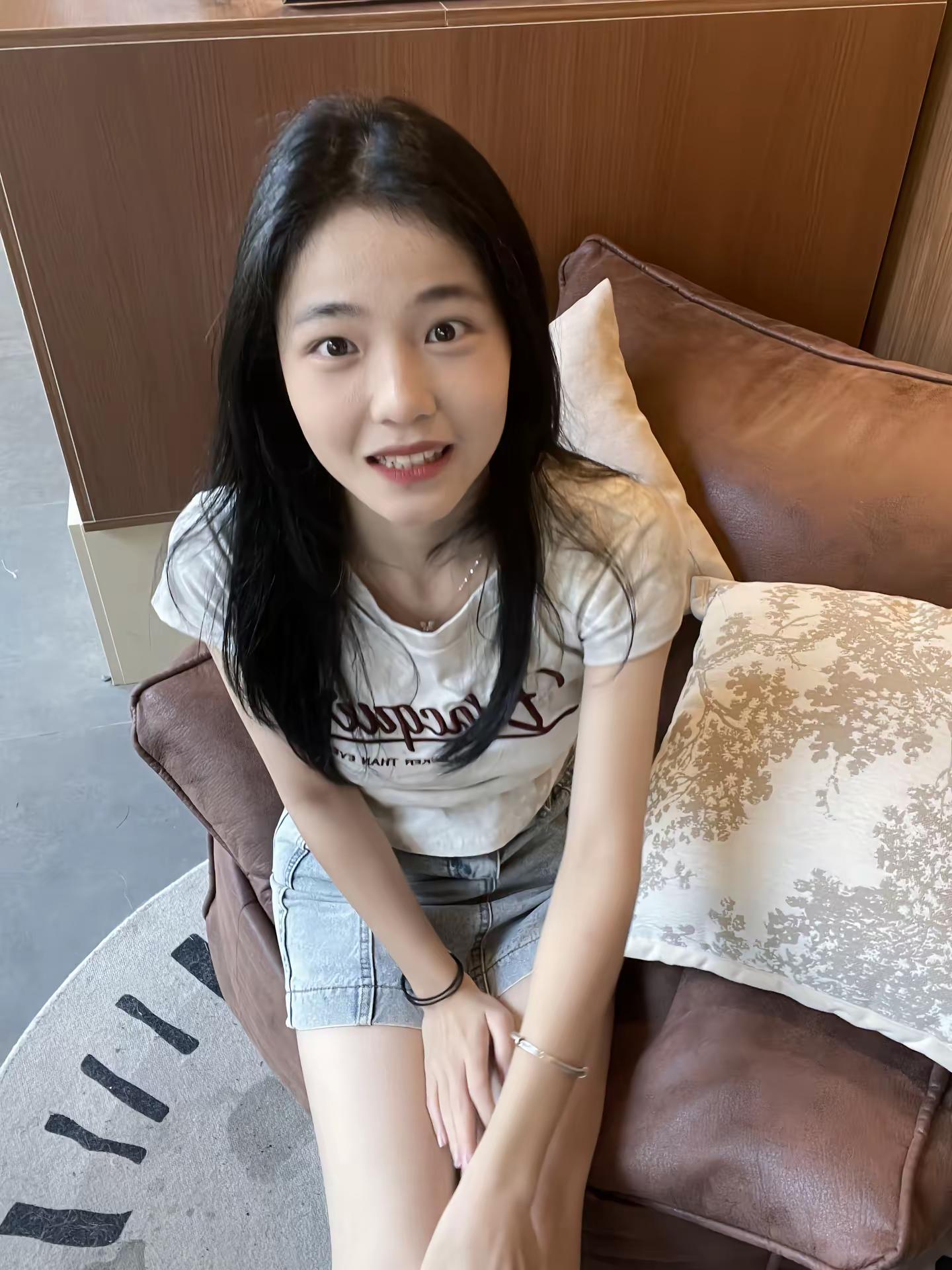 <p>黑发 笨蛋美女 <!--{img:0}--><!--{img:1...