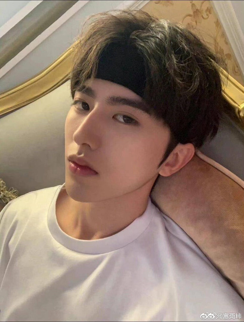 #蔡徐坤[超话]#  你们爱坤吗 ​