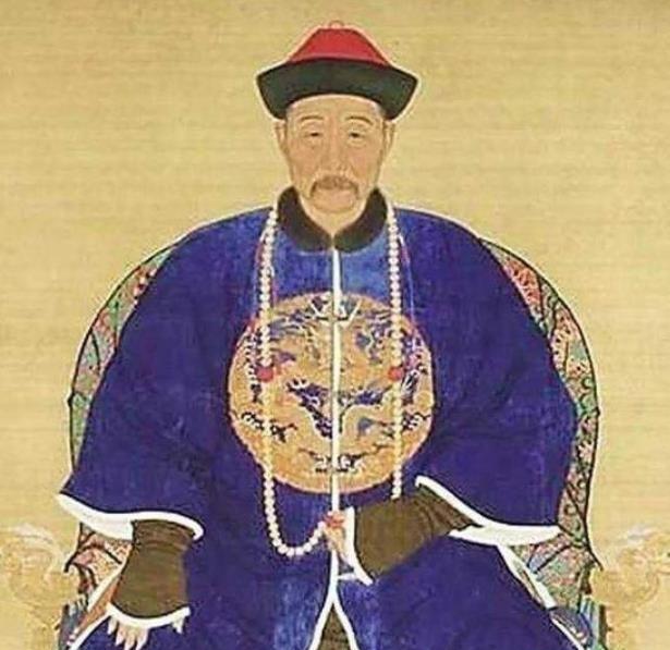 康熙最宠的儿子，最后为何被囚到死？太子胤礽那些不能说的秘密

清朝历史里，胤礽绝对算得上最特殊的太子。

他不仅是康熙亲手养大的“接班人”，还是中国历史上最后一位公开册立、又两次被废的皇太子。

更离谱的是，关于他的野史传闻，一个比一个劲爆。

有人说他精神失常，有人说他行为荒唐，甚至还有传言称