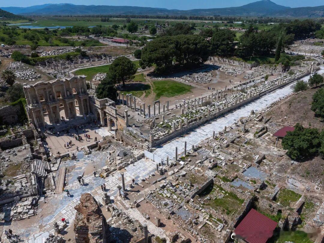 【古代石迹融合现代科技 以弗所古城千年大道启动复原工程】土耳其西部伊兹...