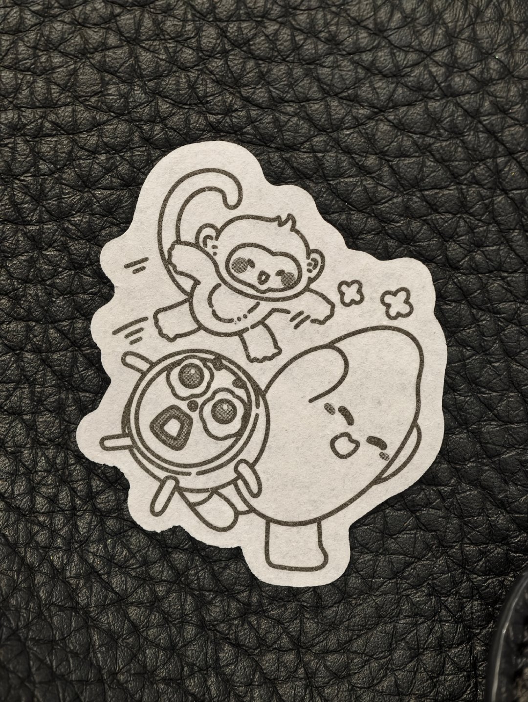 #周深[超话]##周深我只在乎你##周深鸟巢这风大到人要按住桌子# 26号邻座米姐送的米花！也是我第一个米花！必须珍藏！必须炫耀[期待]  ​