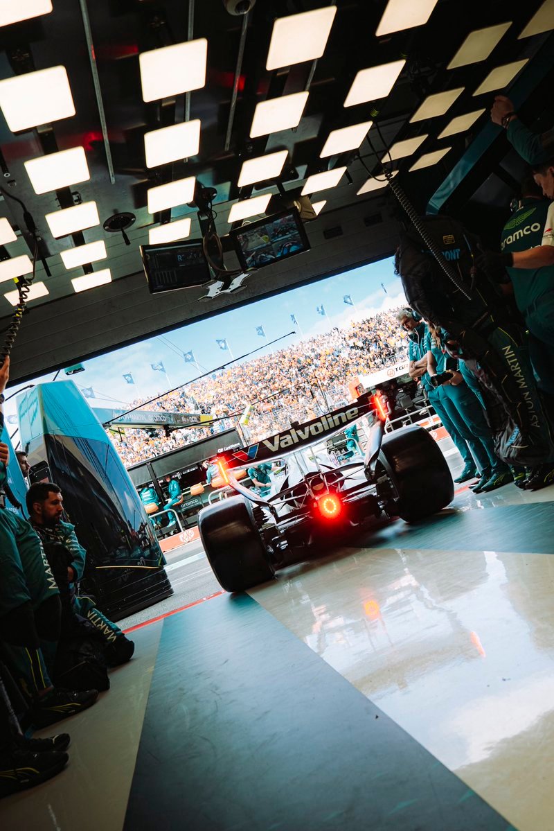 我们在赞德福特的排位赛开始了

#2026F1荷兰大奖赛# ​