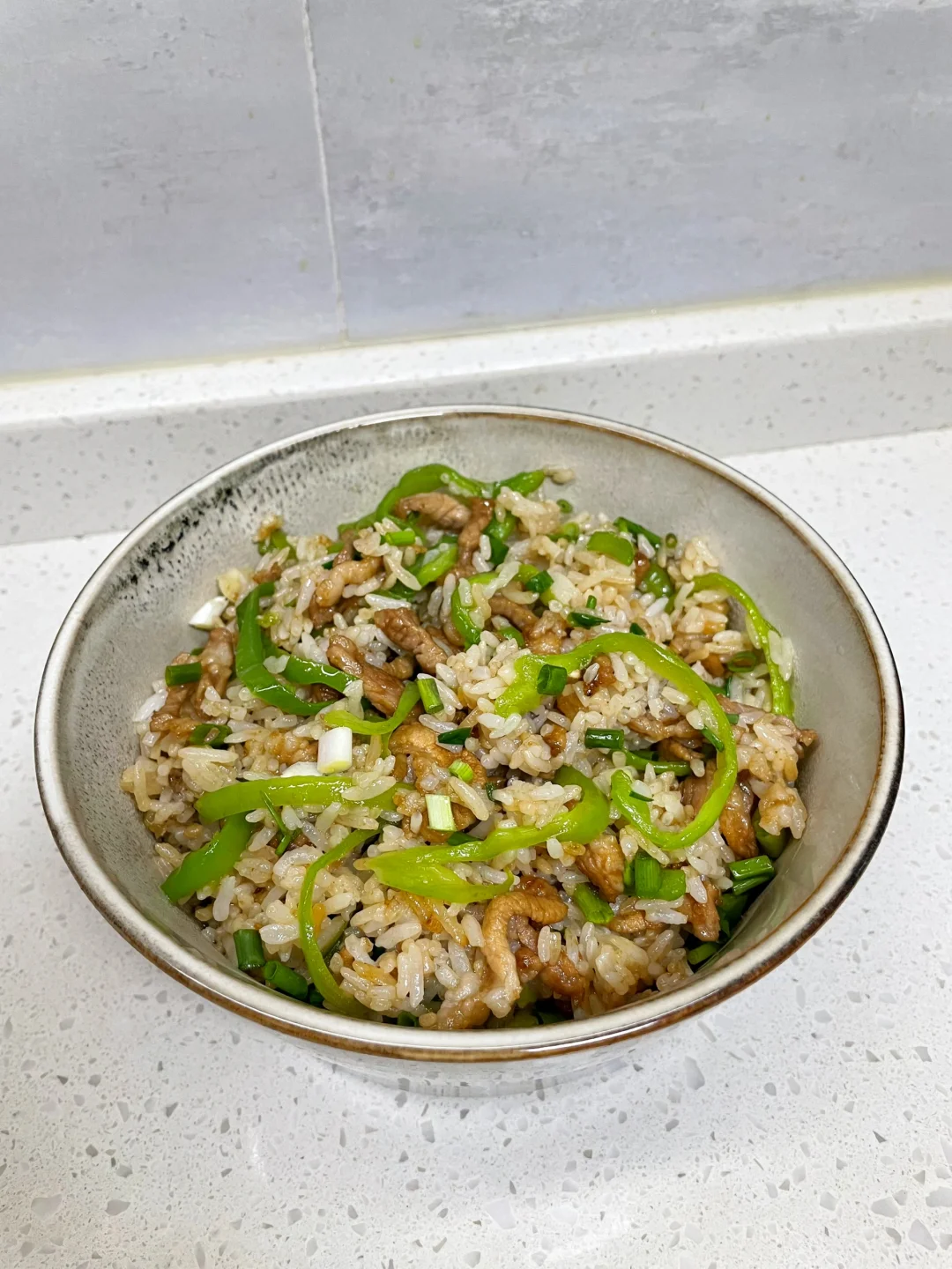 好吃得一口不剩的青椒肉丝炒饭，太香啦🤤