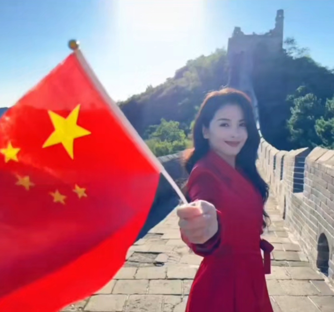感觉刘涛特别适合当主持人 优雅知性，真的很美，成熟女人的感觉，太美了，端庄大气的美。娱乐