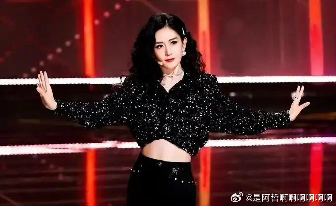 争议再起！谢娜刚遭到官媒点名批评，风波未平，又发布新歌《娜就聊姐姐》 ​