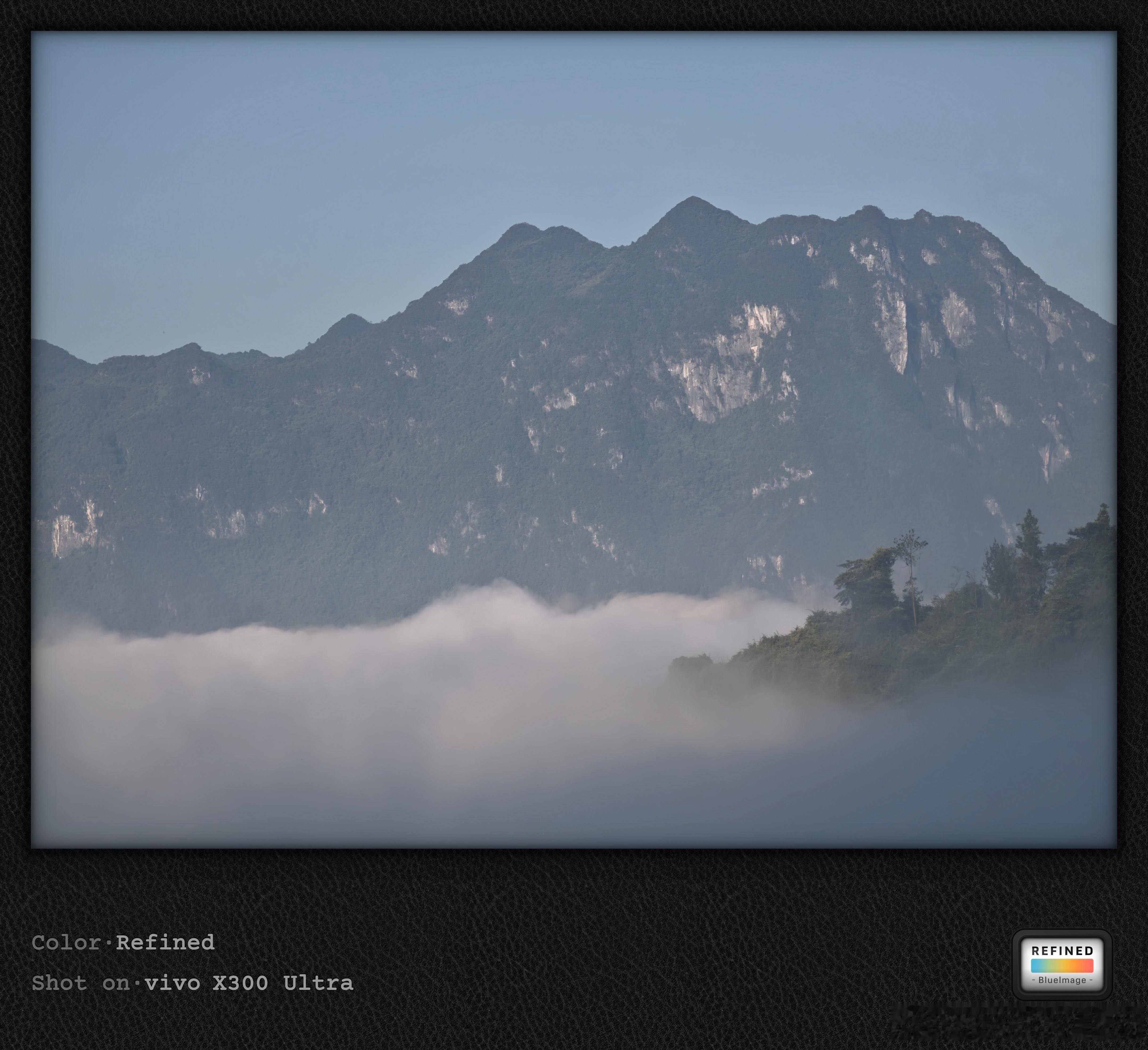 #vivo[超话]# 
早起登顶，收获云海与晨光。
峰峦叠翠，雾霭如画，这水墨般的清晨山影让人看得如此欢喜。
#摄影灵感上新##十一拍点东方浪漫##自然物语#  ​