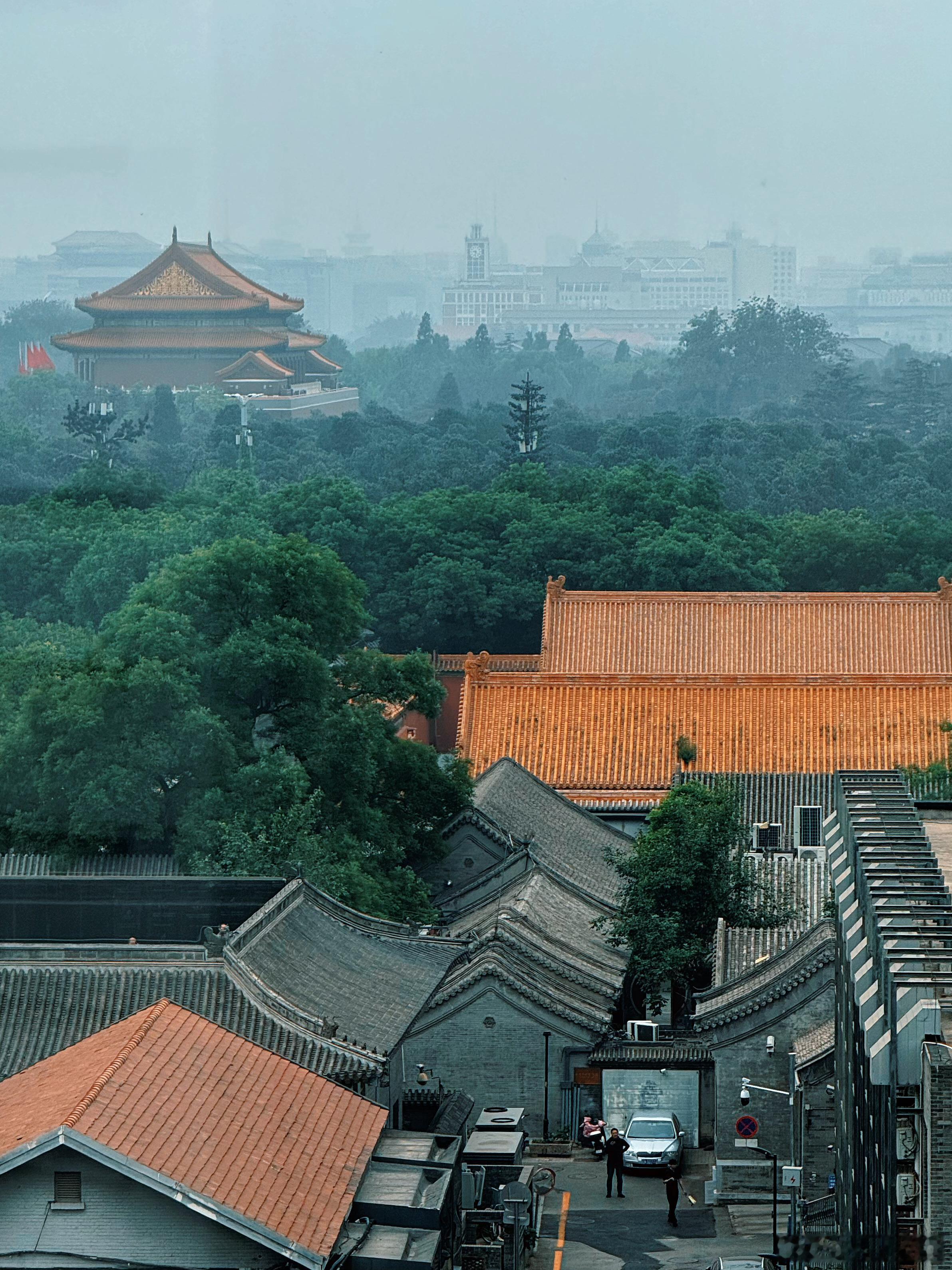 早安，北京  今儿阴天  窗外风景  ​​​