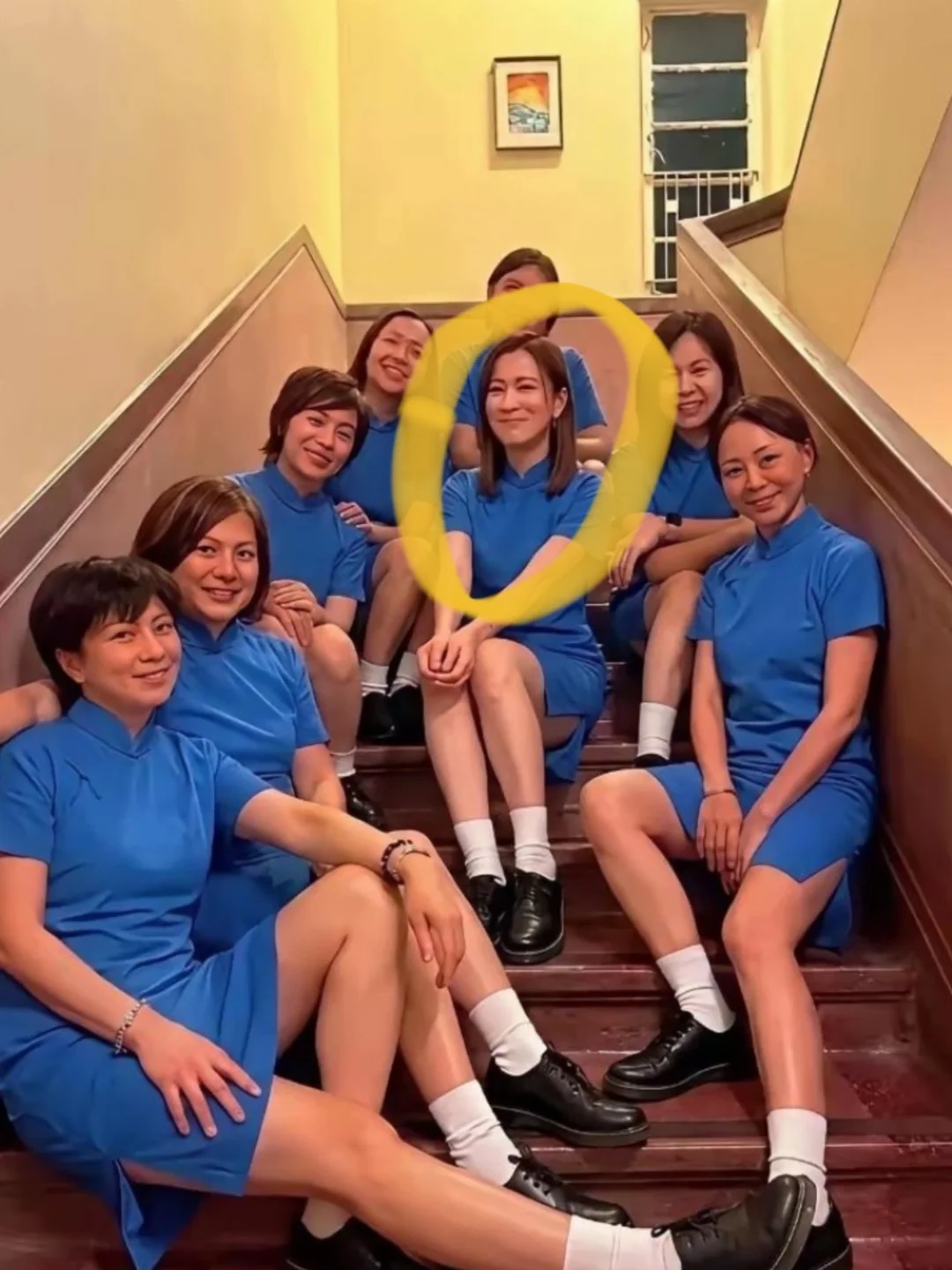 51岁佘诗曼和小学同学聚会！