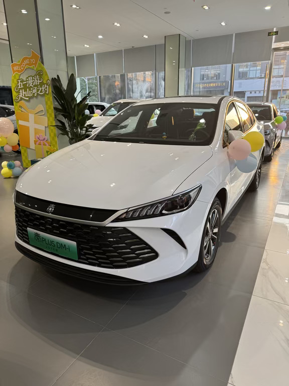 武汉秦 plus 128km 白色现车，抄底价直出！