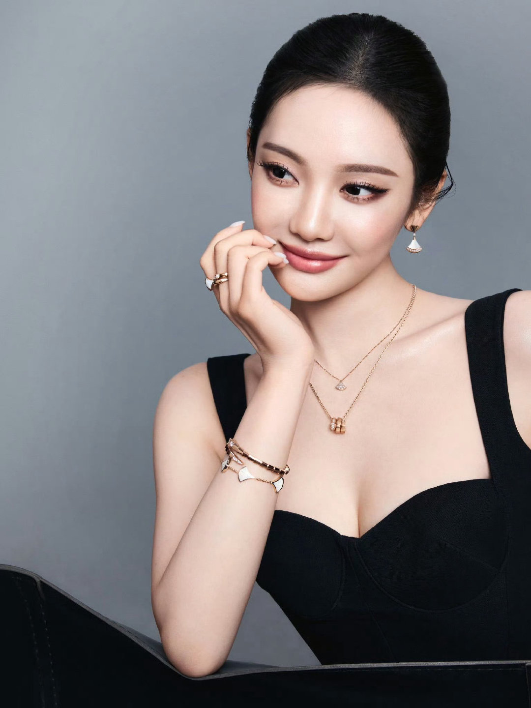 不限圈抽奖
恭喜我姐姐成为宝格丽品牌大使呀
🧱+#宁艺卓宝格丽品牌大使# +#宝格丽官宣宁艺卓# 
抽10.23*4 5.2*2
不抽嘴我心肝的 10.1开 ​