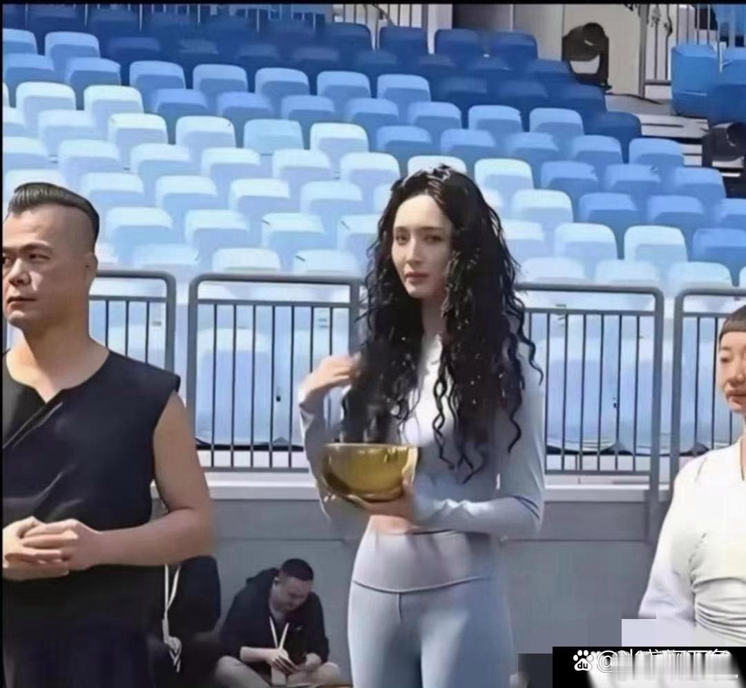 哎呀妈呀，这是金晨吗？变化忒大了，我压根没认出来！ ​