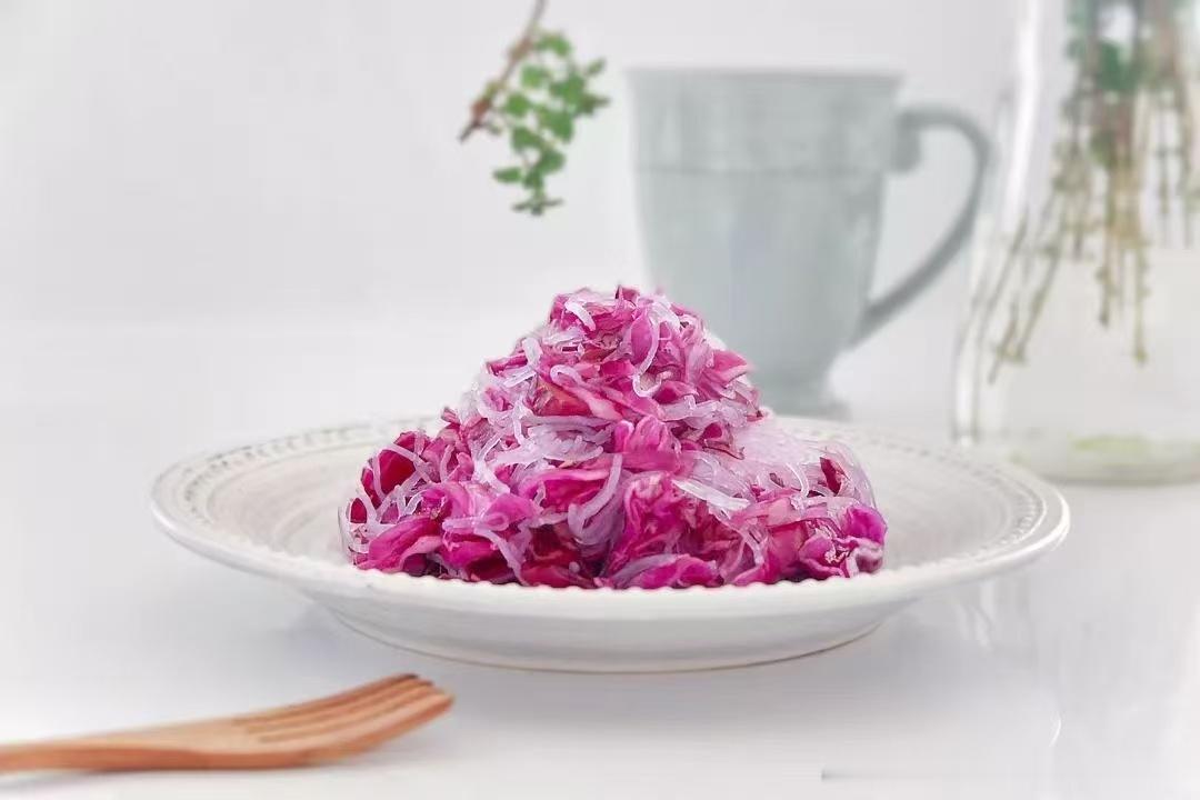 芥味紫甘蓝粉丝   -材 料-紫甘蓝200克，龙口粉丝1把白醋1勺，芥...