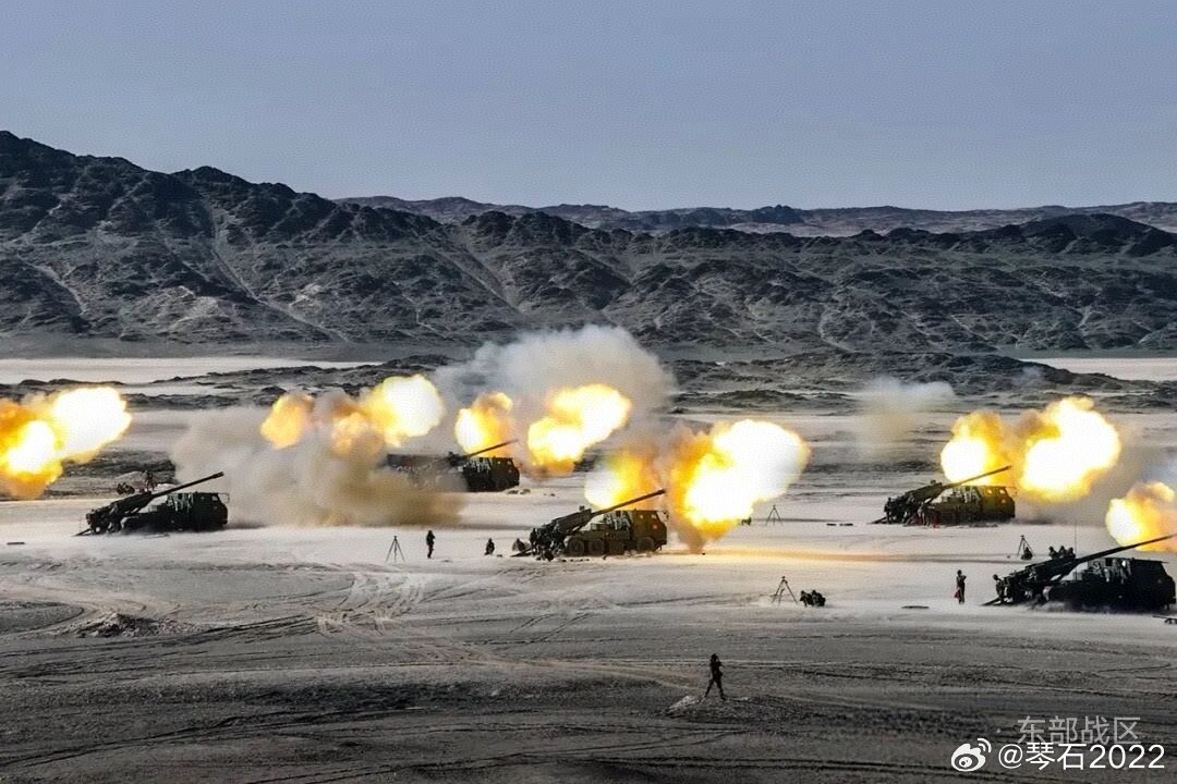 想到美军的炮，我感觉很搞笑！
第73集团军某部炮兵分队远赴西北戈壁陌生地域，组织全要素、高强度、跨昼夜实弹射击考核，全面检验炮兵分队在复杂环境下的人员协同、战场机动与精准火力打击能力。

#陆军老大哥##烽火问鼎计划##中美军事力量# ​