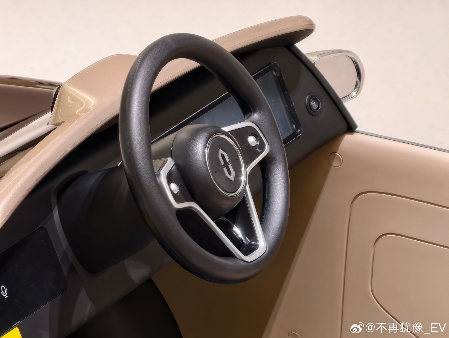 小助理我呀又来开问界M9玩具小车啦 ​