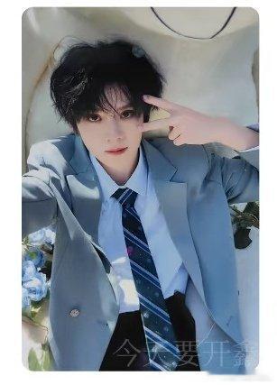 #左航周边中转站[超话]# 长期收好价校服比耶和蹦极，优先无瑕的 ​