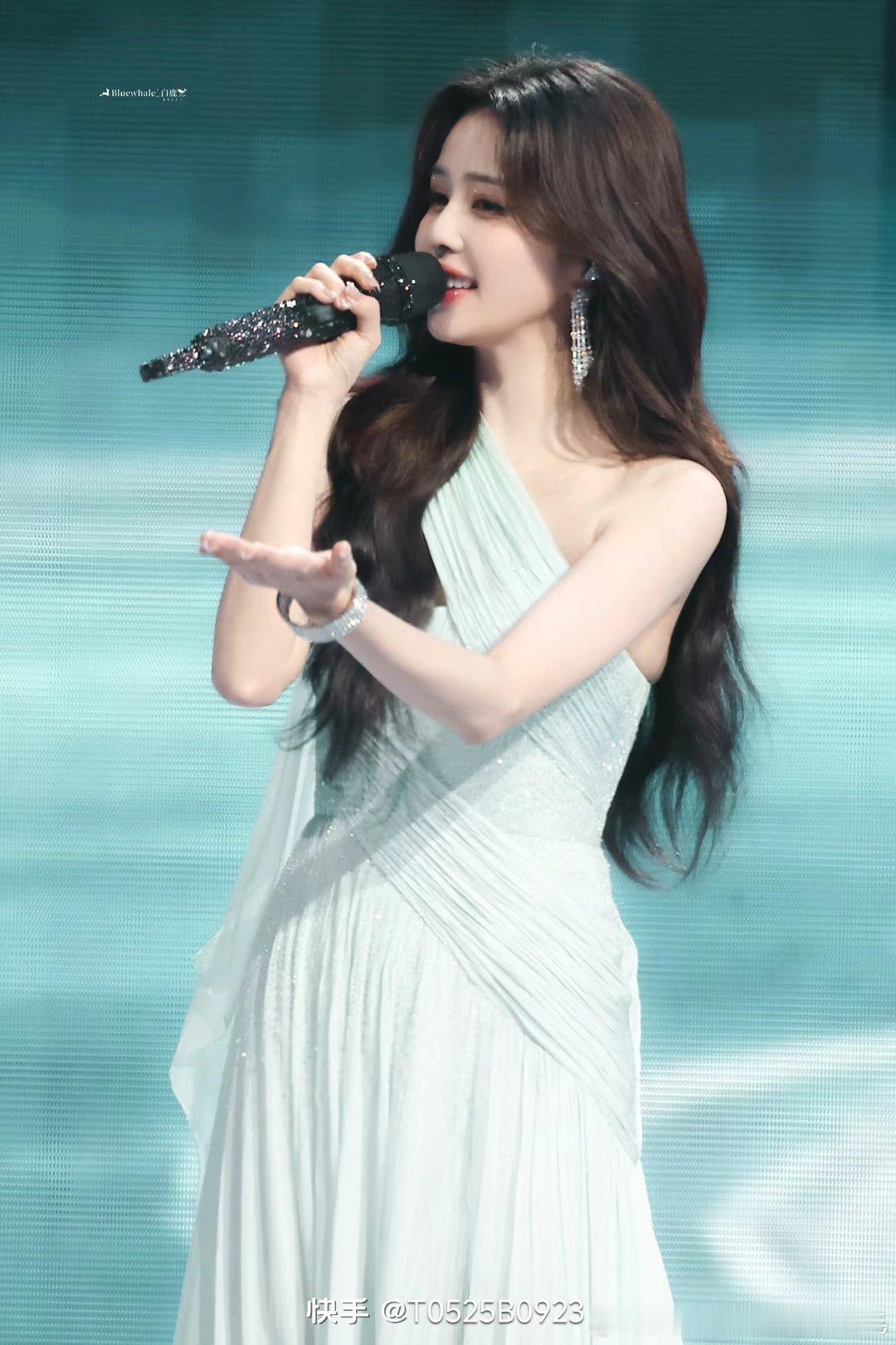 #白鹿[超话]# 我们家白鹿🦌太美丽了，天下无人能敌 ​