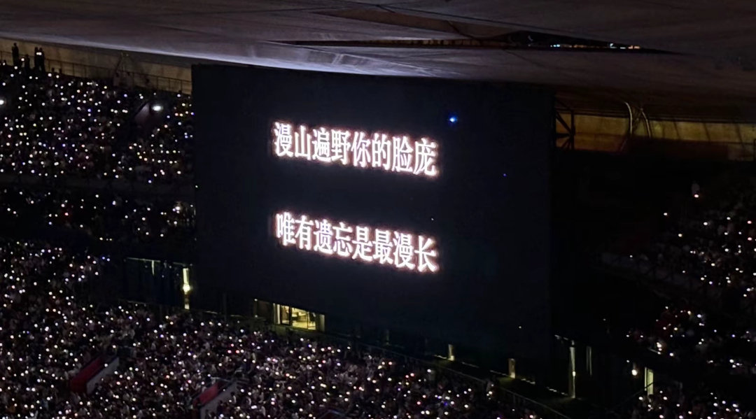 我们无法判断某个瞬间的价值 直到它成为无可替代的回忆 ᠳᠠᠬᠢᠨ ᠤᠤᠯᠵᠠᠬᠤ ᠳᠤ‌#赵雷 我记得# ​
