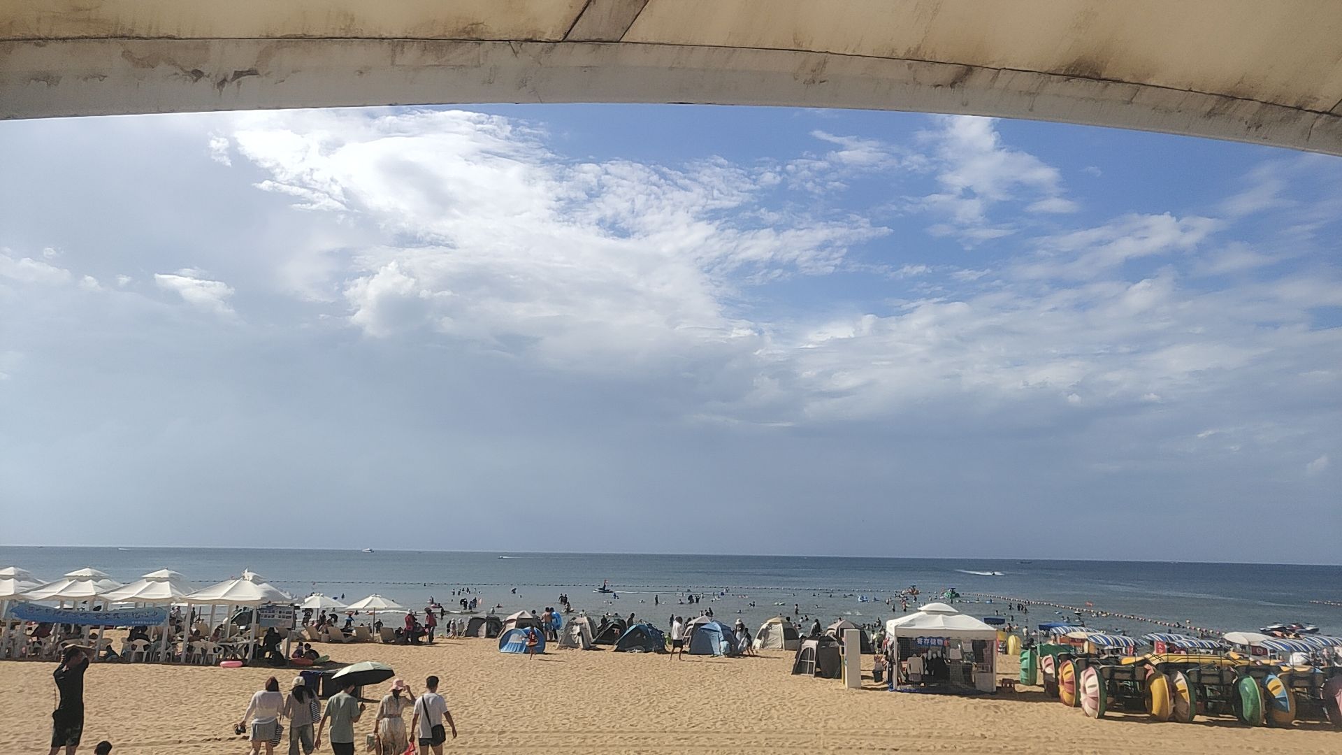 沙滩阳光比基尼美女，这里就是男人的天堂