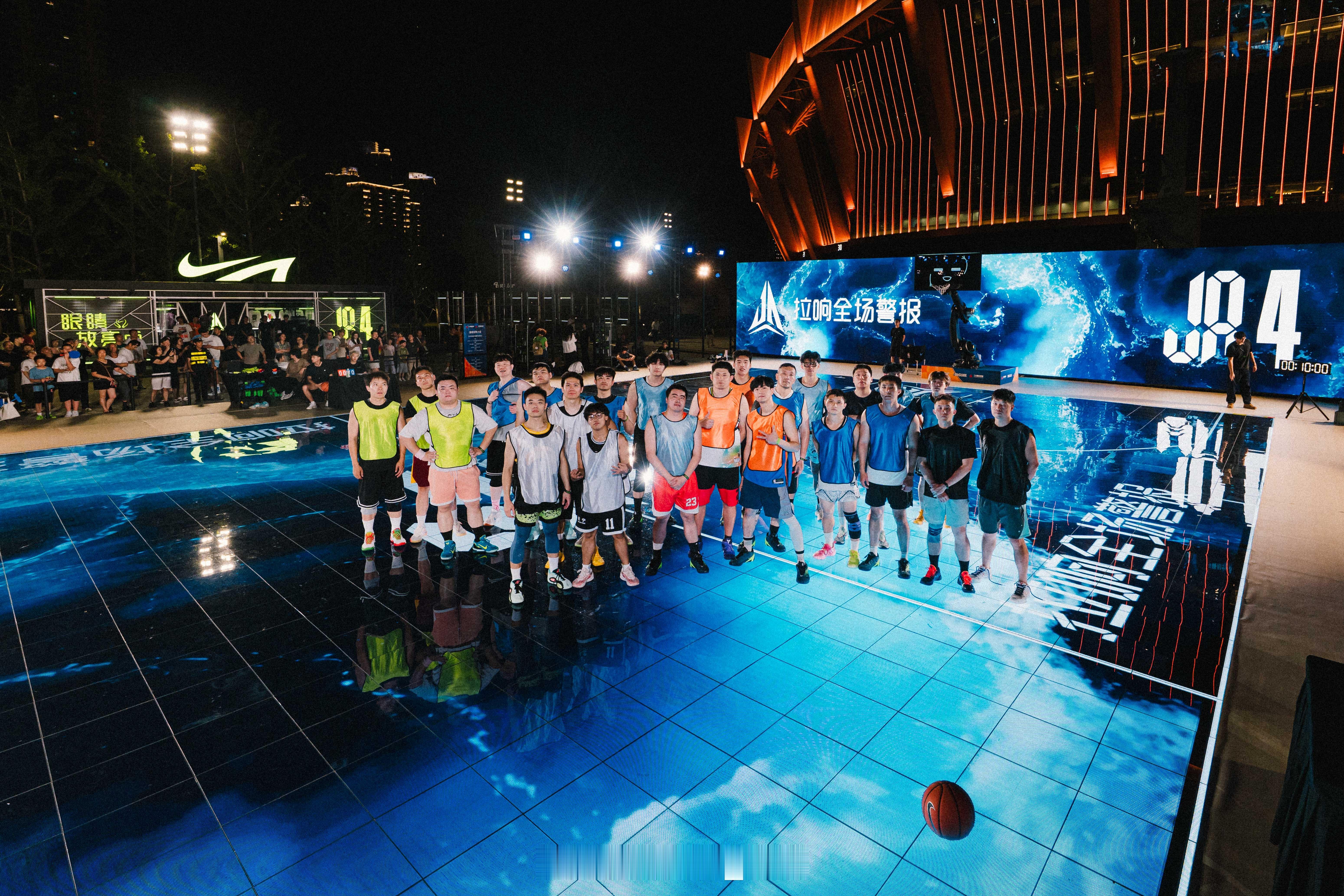 NBA上海篮球盛典｜8.24曼巴日 B.O.S球局圆满

NBA上海篮球盛典•耐克球局 X B.O.S篮球俱乐部
8月24日 曼巴日 NBA星光球场
徐家汇体育公园庆典广场

很荣幸能够在这个特殊的日子
配合Nike做了这样一场球局
感谢到场每一个人

曼巴精神不仅仅是永不言弃
同样也是把热爱篮球的人聚在一起
篮球带给我们的东 ​