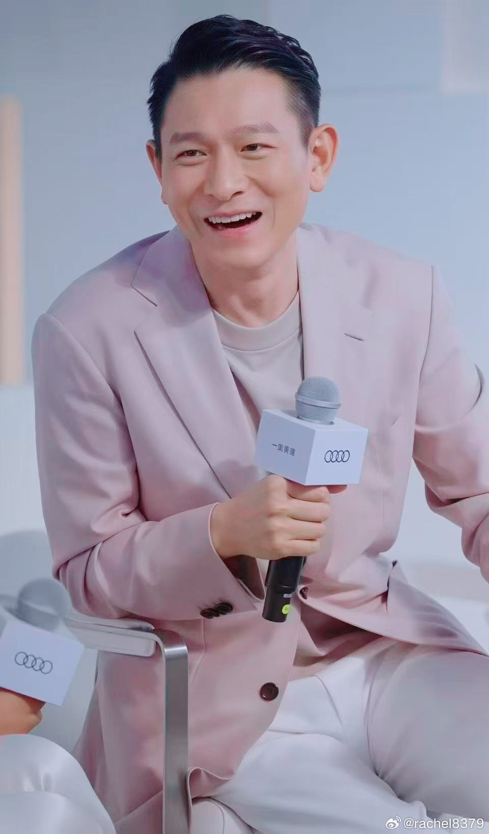 #刘德华[超话]# 不说只看[允悲][允悲]也能体会 get 到  ​