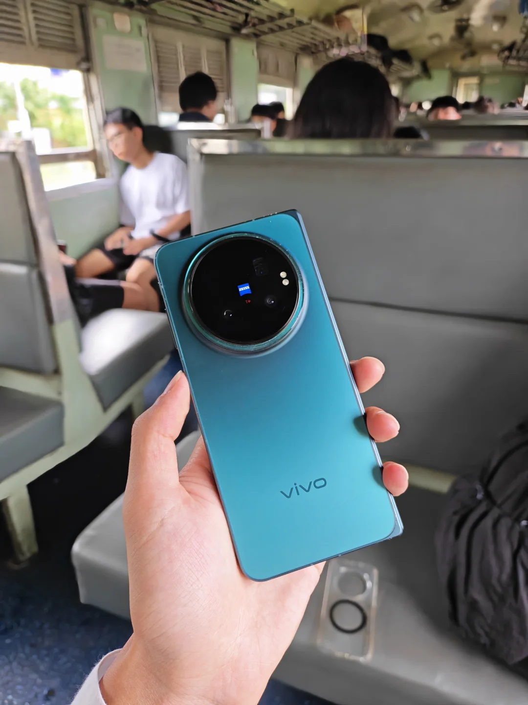 我喜欢vivoXFold6的原因，
保证你们打死也想不到。就是因为它可以利用后置