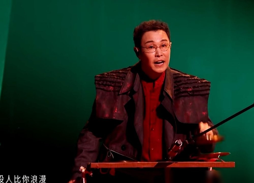 小沈阳把最高光的活儿全让出去了，自己就唱了一句“叫小番”。就这一句，898火力值，全季最高。
唐九洲男旦扮相，杜丽娘，戏腔一出来弹幕直接炸了。颜安50秒259字贯口，零失误，嘴皮子快到字幕组跟不上。原唱王力宏刚下郑州演唱会，在车上刷到，当场发博：“燃爆了”，挨个@仨人。
颜安激动得在王力宏评论区