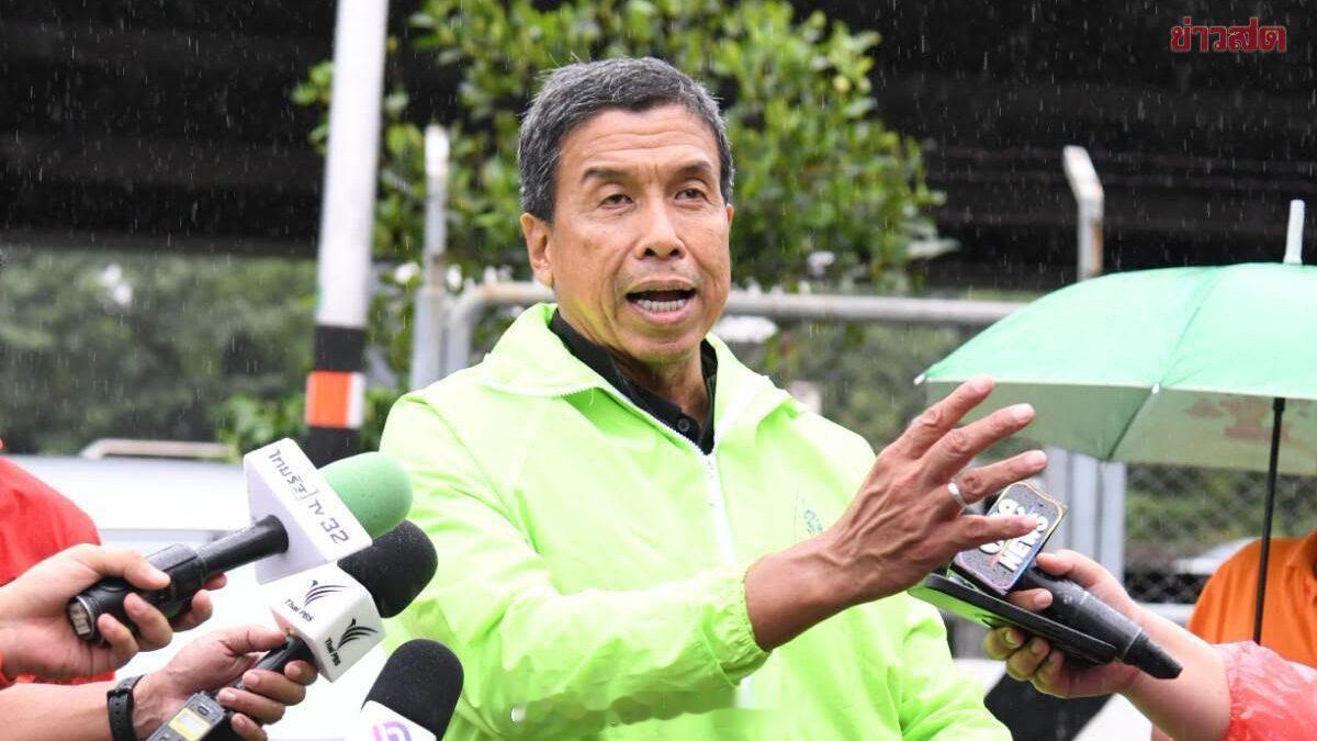 #泰国星暹新闻# 【曼谷逾70万人受洪灾影响】

曼谷市长差察28日上午在丁登区排水局防洪中心监测洪水形势，并部署对受灾民众的救援工作。他表示，随着低气压系统移出，曼谷降雨强度已较过去两三天有所减弱，但受西南季风影响，仍可能出现零星降雨。昨晚曼谷东部地区出现降雨，农卓约62毫米、叻甲挽约55 ​