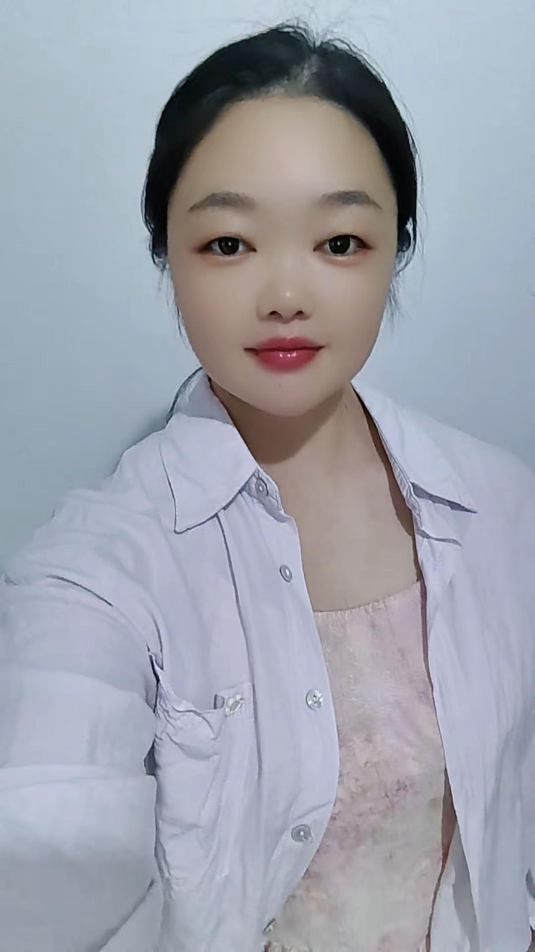 这世界真真假假 语言没有重量 什么都可以是假的 感情是 人也是…
