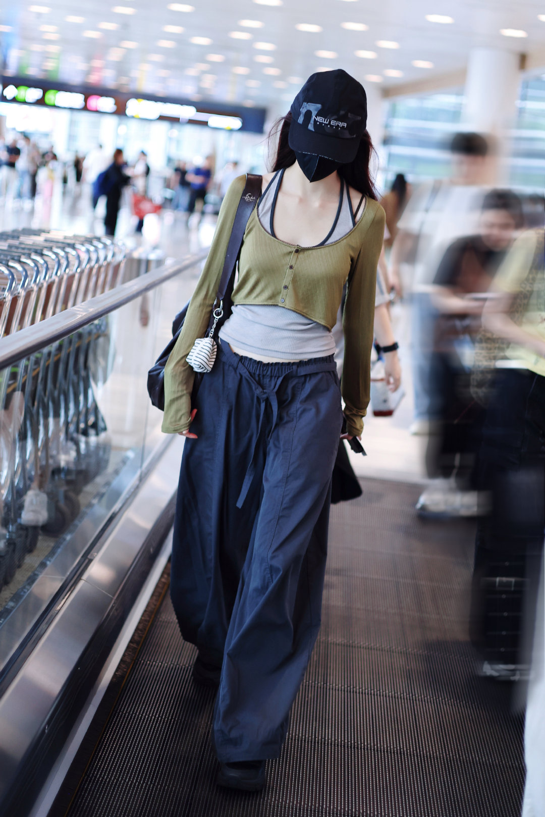 260904  CAN✈️SHA

早班机女神🥳


. #宋妍霏爱在无尽夏# 
·#宋妍霏的穿搭# 
·#今日星拍放送# ​