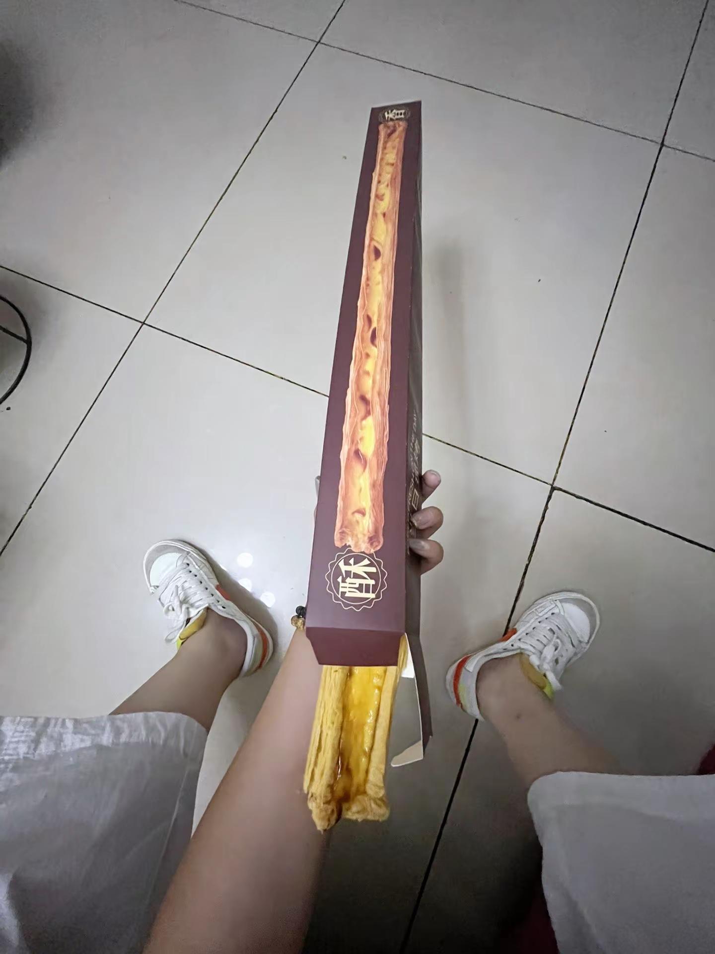 超长长长长长蛋挞 够长，0.5倍才能拍全，吃了半个就饱了😂
