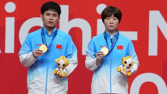 2026年9月26日爱知-名古屋亚运会乒乓球混双决赛中，林诗栋/蒯曼4比0战胜王楚钦/孙颖莎夺冠。双方均一日多赛，林诗栋更是当日第四场作战，但凭借顽强拼搏和稳定发挥，在多次落后的情况下逆转取胜，中国队包揽该项目冠亚军。
赛事背景与结果: 林诗栋/蒯曼与王楚钦/孙颖莎会师混双决赛，中国队提