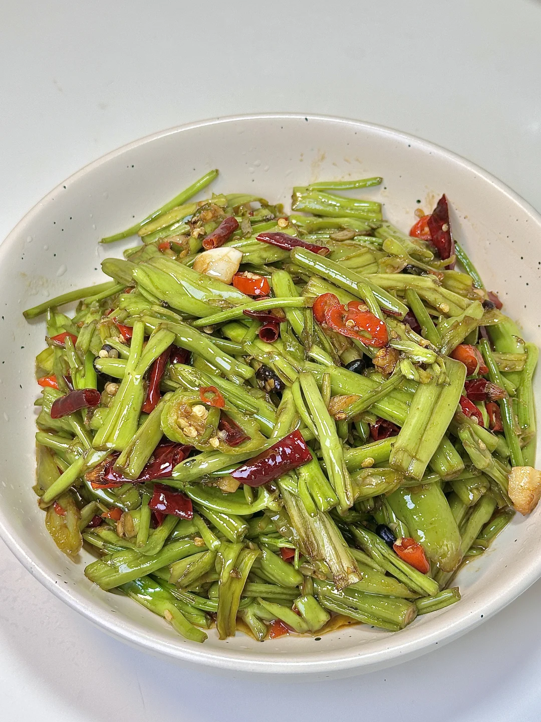 爆炒空心菜梗 吃不腻的下饭菜