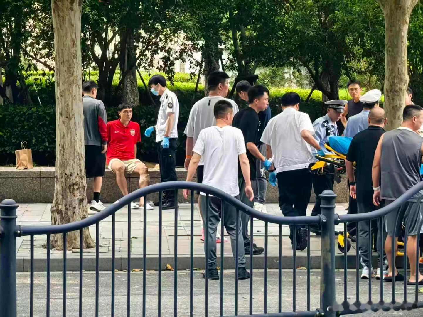吾米提江车祸，今晚上不了了，#中超联赛[超话]##上海海港vs青岛海牛##成都蓉城4比5上海申花##上海海港[超话]# #海港球员遭遇车祸# ​