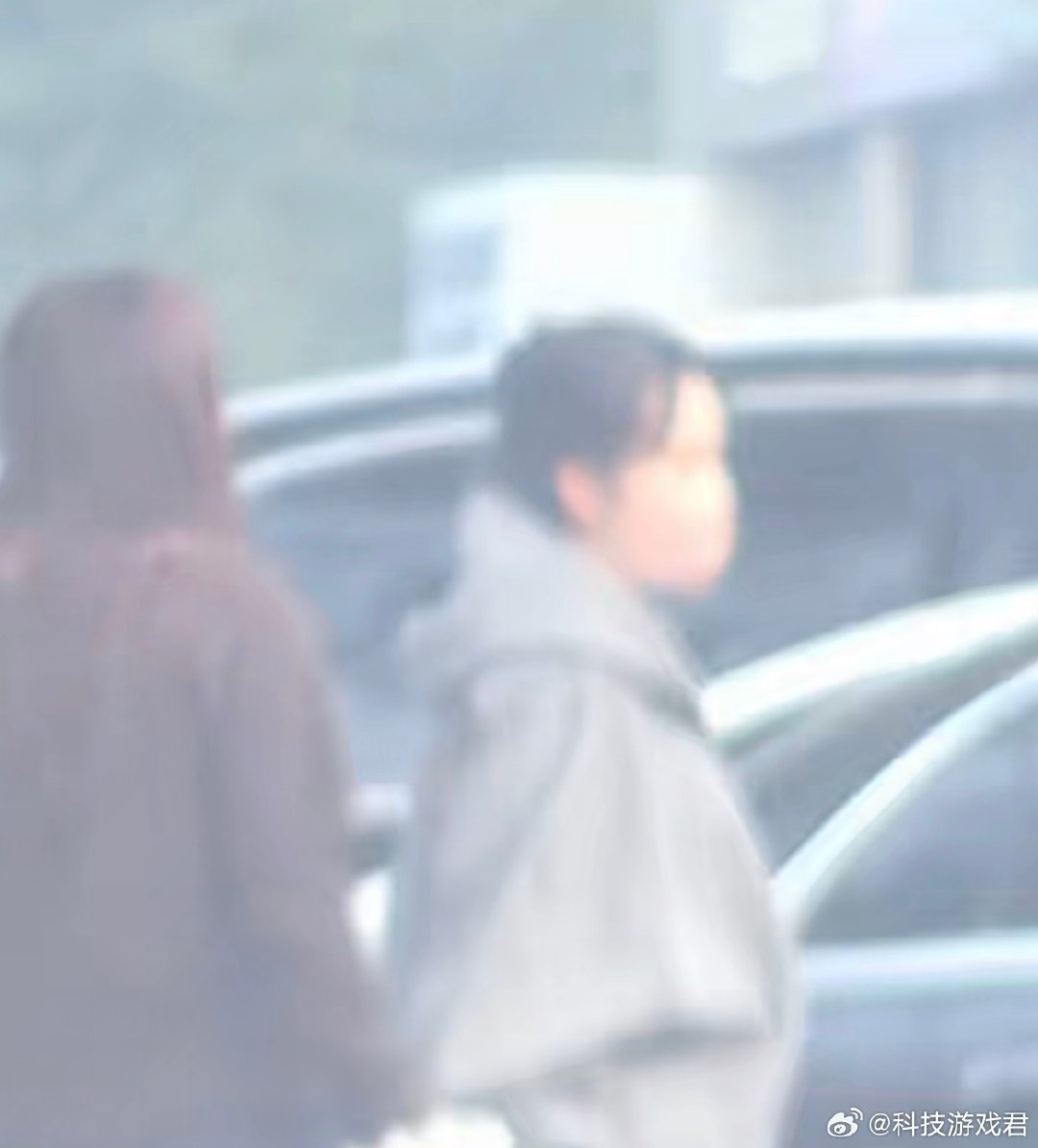 #张佳宁挺孕肚办事##张佳宁 不婚# 

拜托，人家都37岁了，生个娃不过分吧？别一天天怼着女明星的肚子看了行不行？真是闲得慌 ​