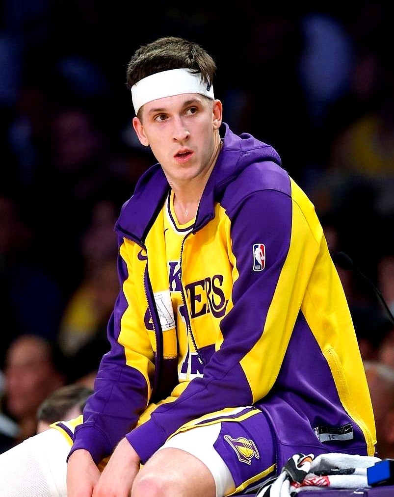 湖人2-0领先，火箭主场G3，剧本却往奇怪的方向走了。  湖人后卫里夫...