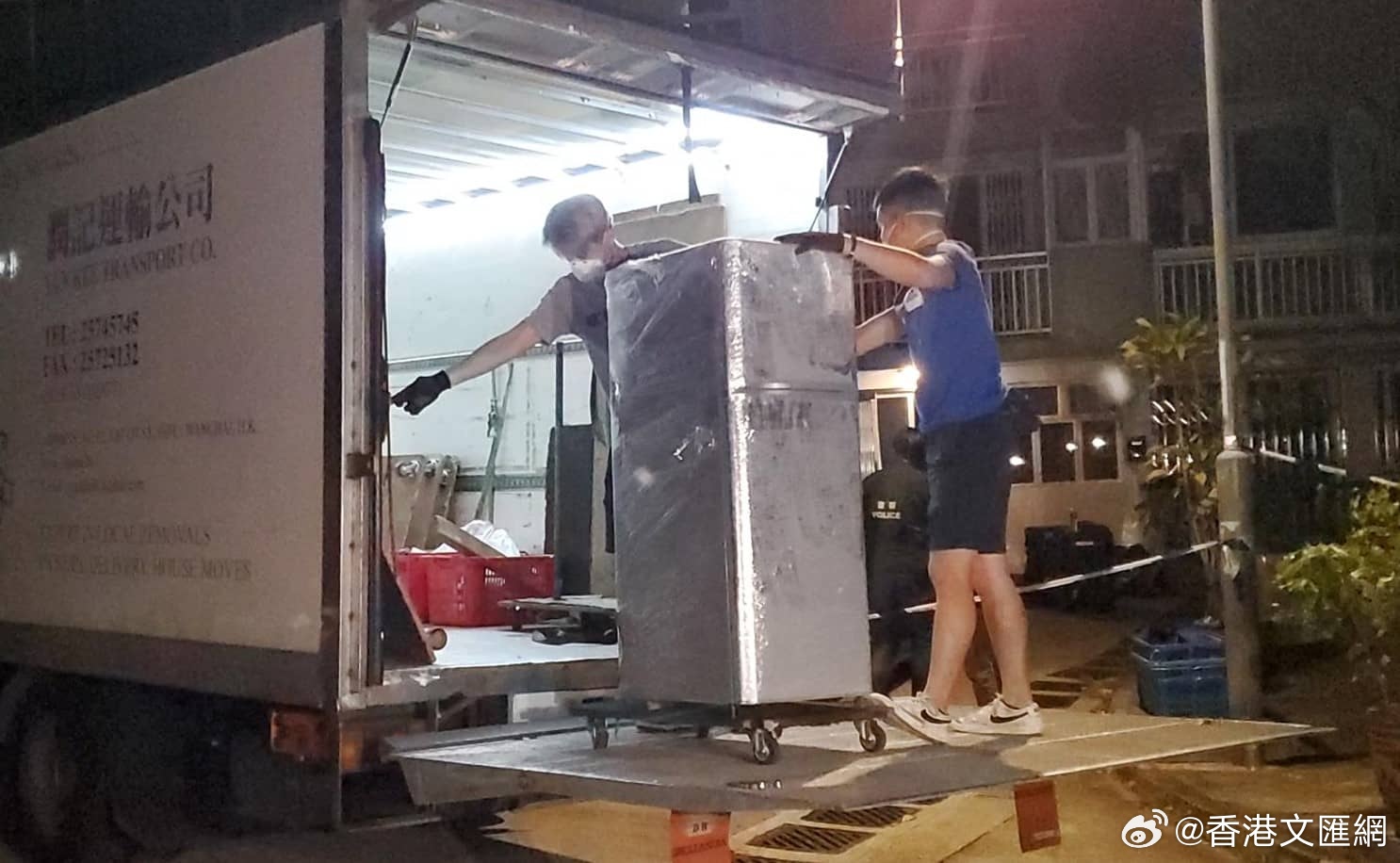 #蔡天凤遇袭后遗骸被烹煮混青红萝卜掩味# #蔡天凤案烹煮遗体疑为掩盖恶臭# 28岁名媛蔡天凤在2023年2月疑遭杀害及碎尸，其前夫邝港智、前家翁邝球、前夫兄长邝港杰被控谋杀及阻止合法埋葬尸体罪。案件在高等法院的聆讯（10月2日）进入第二天，控方继续开案陈词，并向陪审团展示闭路电视片段及图片等证据 ​