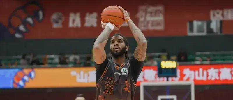 山东男篮最新消息，季后赛首轮对阵辽宁男篮的备战已经全面开启，千万不要掉...