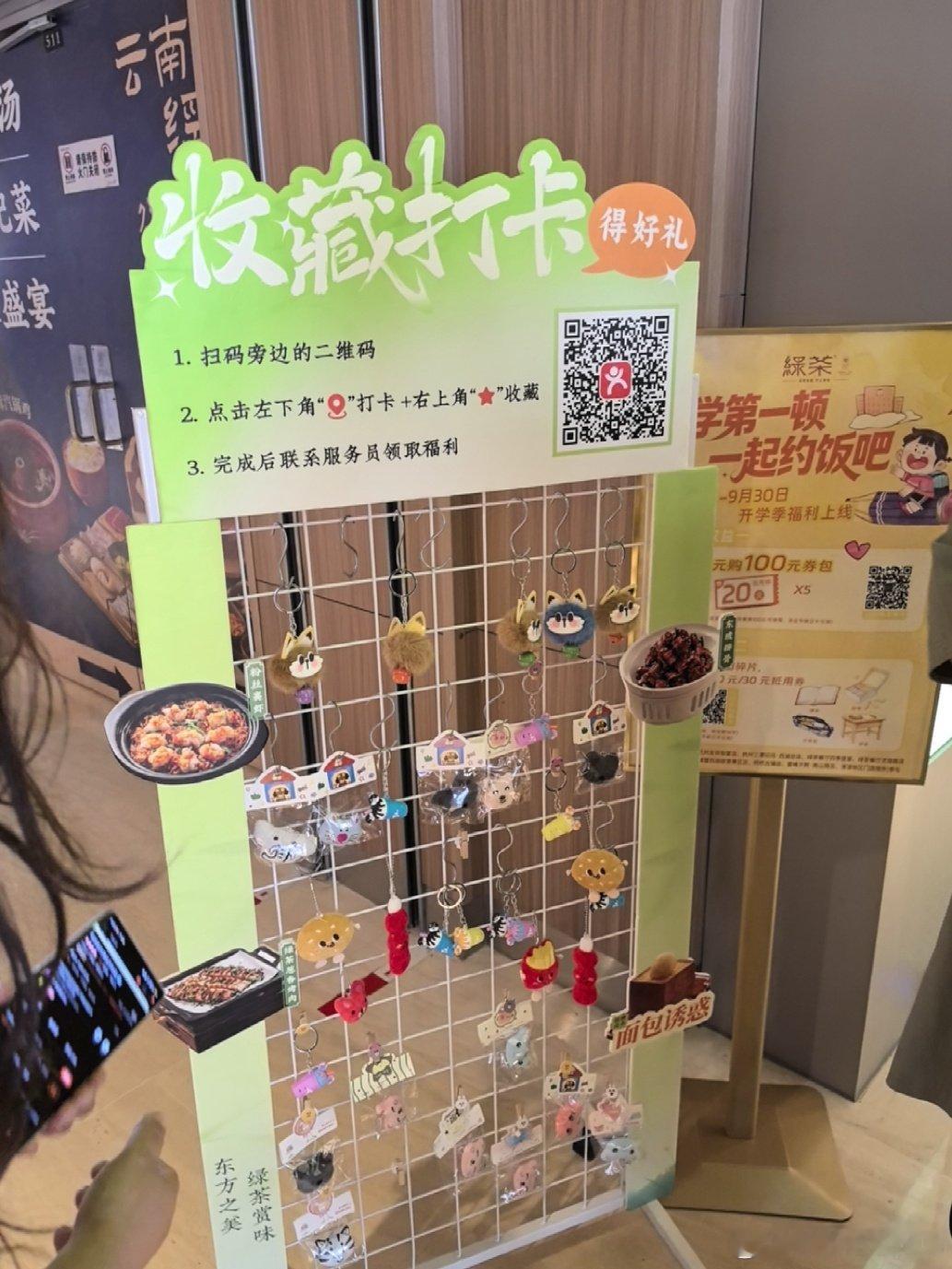 老大今天请客吃饭了，简单吃了点。老大说我们做的工作挺重要的，有一个牛逼的算法要拿我们训练的数据搭建Agent，要放到今年的外滩大会讲。  ​