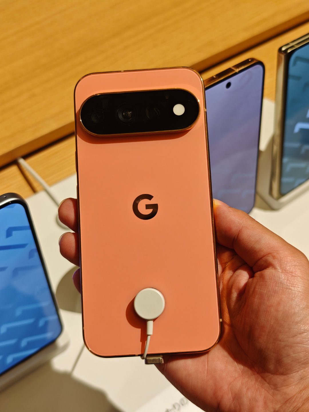 这家 Google Store 展出的产品太少了，Pixel Tablet、Chromebook 都木有 ​