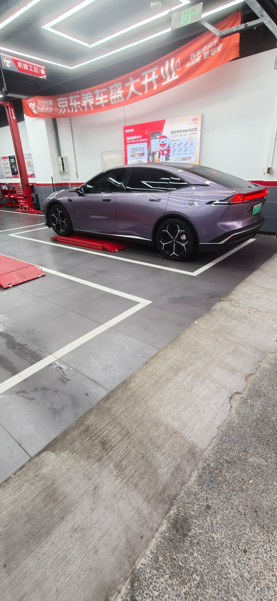 2023年4月份开始网上选车，后续到店一眼就看中深蓝SL03，外环年轻运动，看完它之后别的车完全没兴趣。试驾完更惊喜，座舱舒服车机又顺，家用完全够用，到现在都觉得当初选它真的选对了#我是深蓝百万分之一# ​