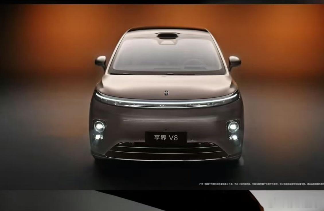 #享界V8#作为理想车主，我一眼就看出来享界v8车头抄袭理想。

中国的汽车产业曾经蔚小理为代表的，都坚持自己的原创设计，这两年新出来的品牌，把莱斯莱斯，保时捷一顿咔咔猛抄，零跑抄袭理想，半价理想卖得火爆，小米抄袭保时捷也卖爆了，享界v8抄袭理想L系列车头，行业抄袭之风盛行！这对中国汽车产 ​