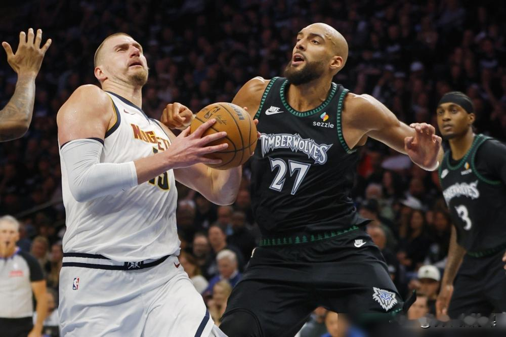季后赛冷门炸场！掘金1-3被逼到淘汰边缘   NBA官网数据显示，掘金...