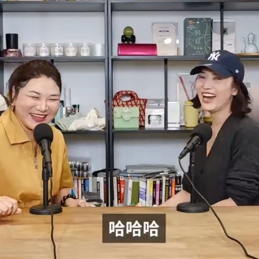 一段播客对话，把杨天真多年前那张出圈的低胸自拍重新带上热搜。
 
当年这张原本发在朋友圈的自拍被流传到网络，还被网友取名“人间水蜜桃”，当初流出时引发巨大争议，不少人对照片大肆评头论足。
 
在和宋佳的播客聊天当中，宋佳形容杨天真像水蜜桃，杨天真大方接梗，直接认领，坦