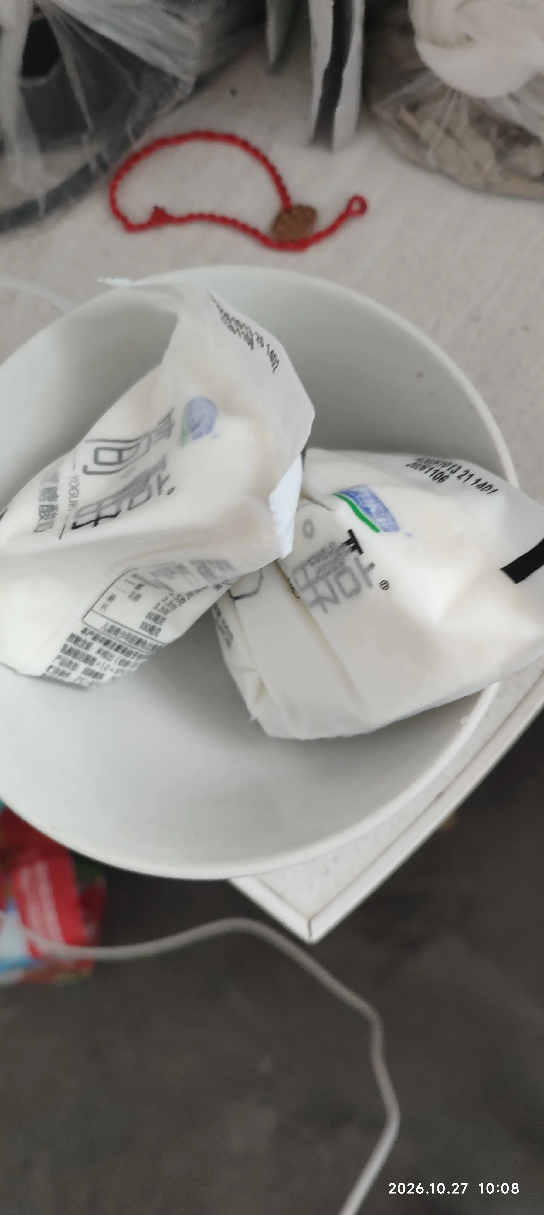酸奶从冰箱拿出来别急着直接喝，放
