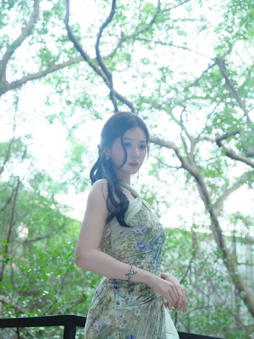 #虞书欣[超话]#  ysx#虞书欣嘘国王在冬眠# ysx#虞书欣# 
所有掌声，都配得上你的付出。All applause deserves all your dedication.
​