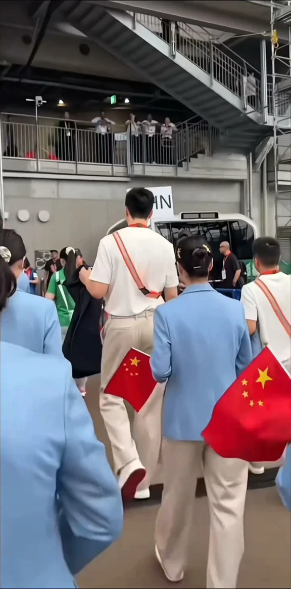 给轩真实身高拍出来了