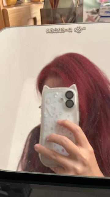 黑发又长出来了<br />怀念刚染完的红发