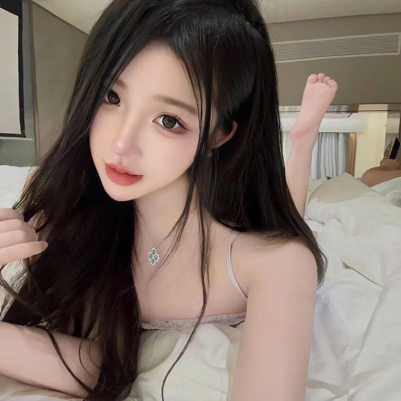 又瘦又有料的妹子应该是许多人的理想型吧!今天这位来自南韩的美女老板娘s...