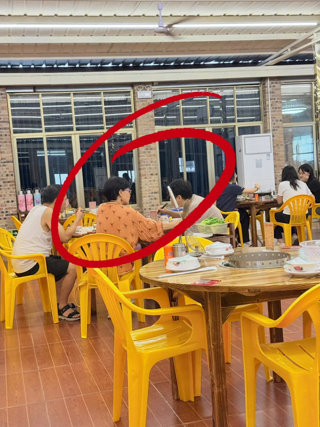 天河区！认住这个。。老阿姨😡
